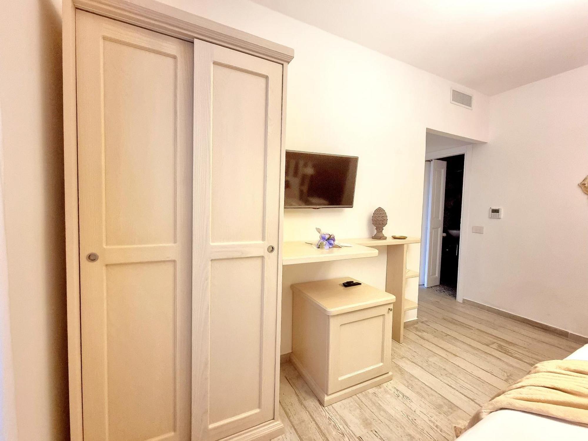 Golden House Hotel Porto Torres Exterior photo